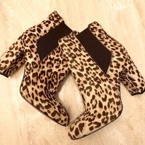 Sam Edelman leopard print cow hair fur ankle bootie heel 8.5
